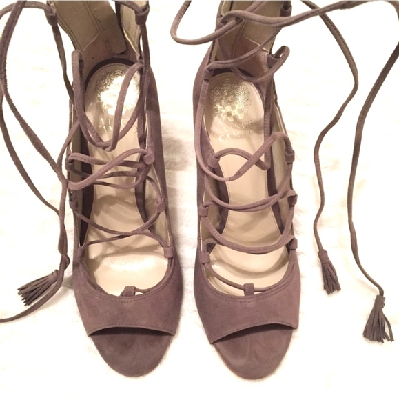 VINCE CAMUTO Sylva Tie Up Heels Size 7.5 - Picture 3 of 5